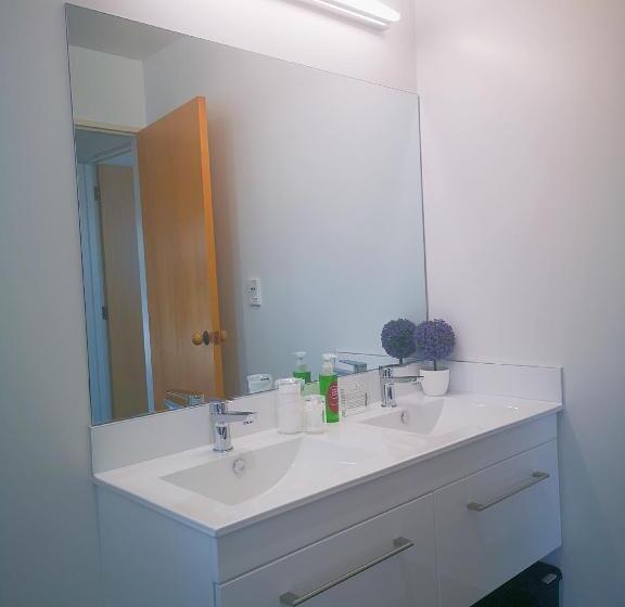 Apartamento 2 Dormitórios, Aston Court Motel
