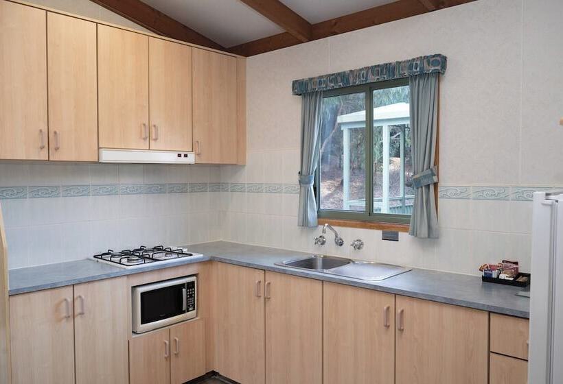 小室, Breeze Holiday Parks Halls Gap