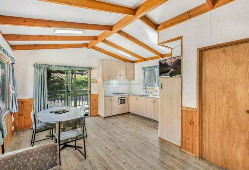 小室, Breeze Holiday Parks Halls Gap