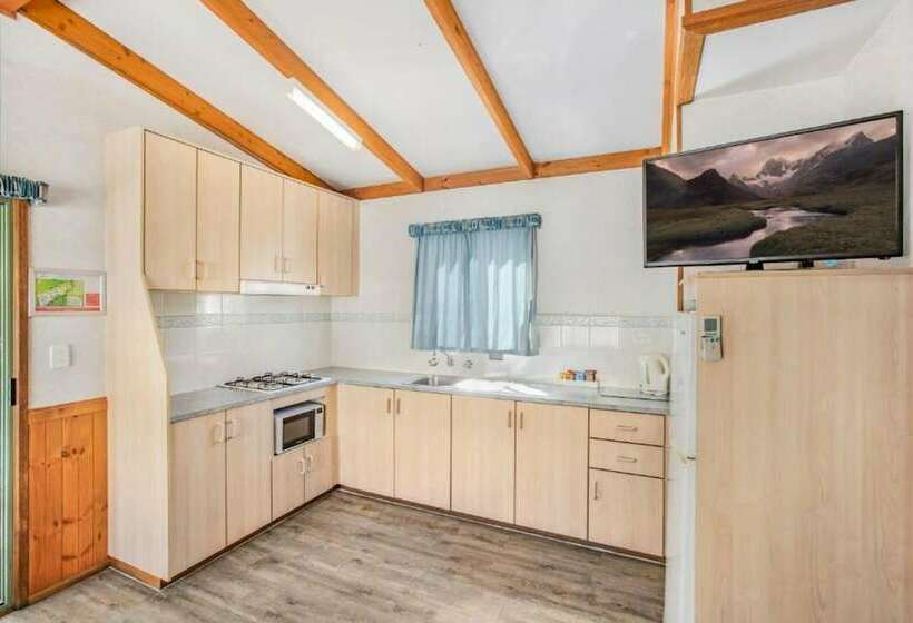 小室, Breeze Holiday Parks Halls Gap