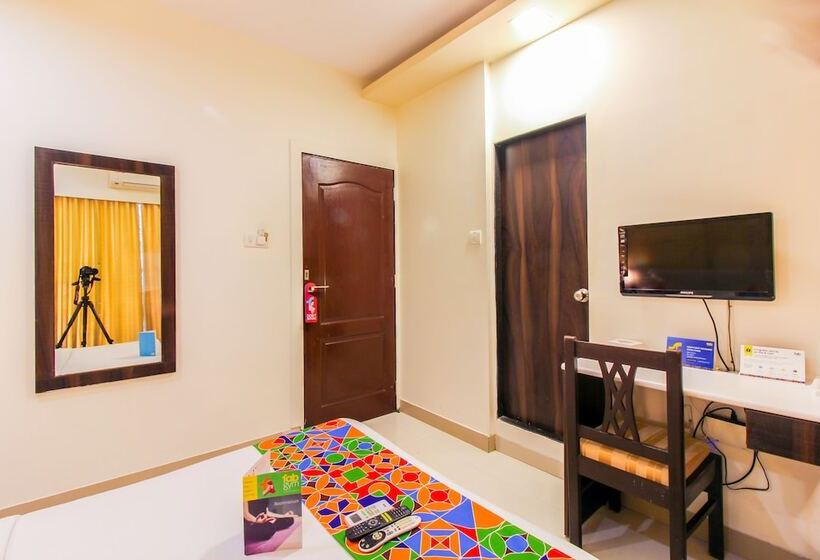 Номер Deluxe, Fabhotel Galaxy Comforts Andheri East