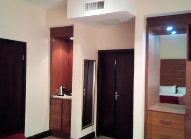 سوییت دوبلکس, Amor Hotels Abuja