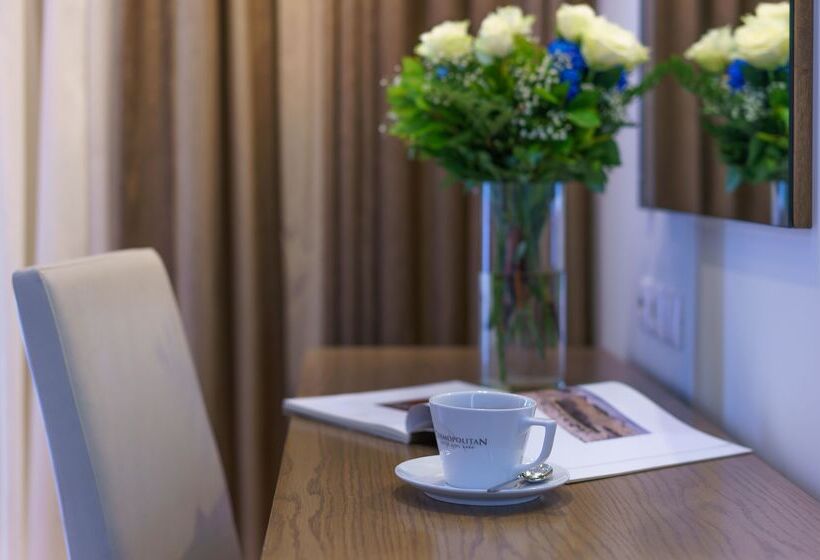 חדר אקונומי, Cosmopolitan