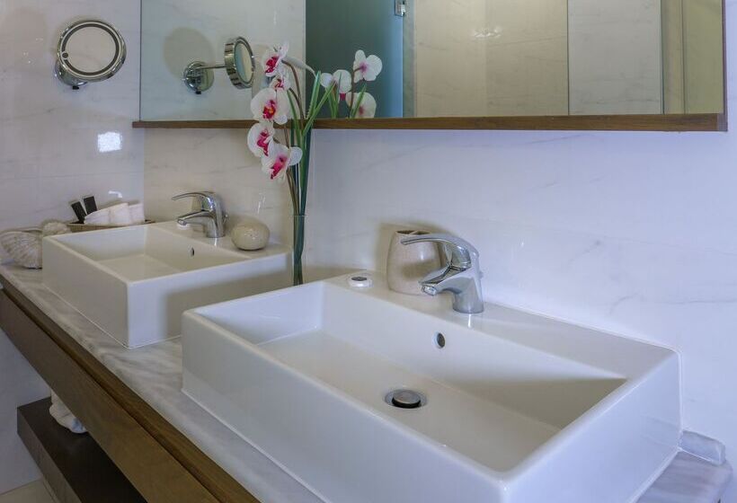 סוויטה, Cosmopolitan