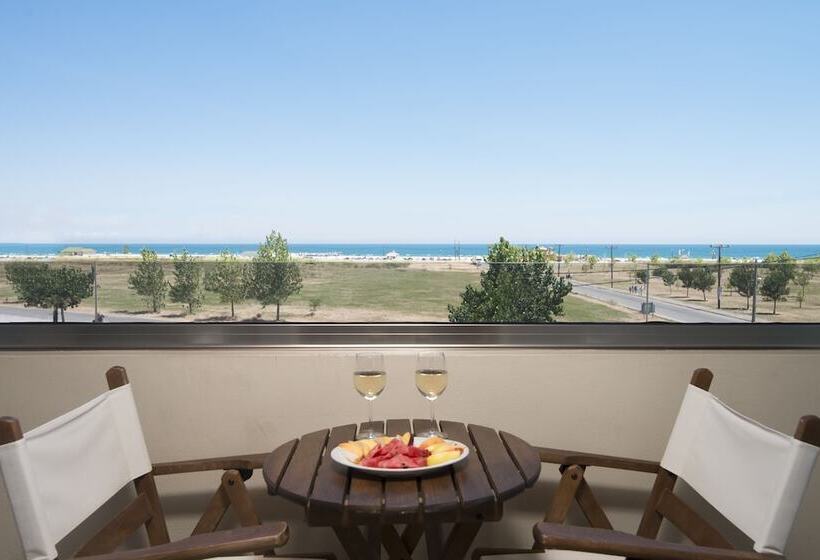 חדר משפחתי נוף לים, Cosmopolitan