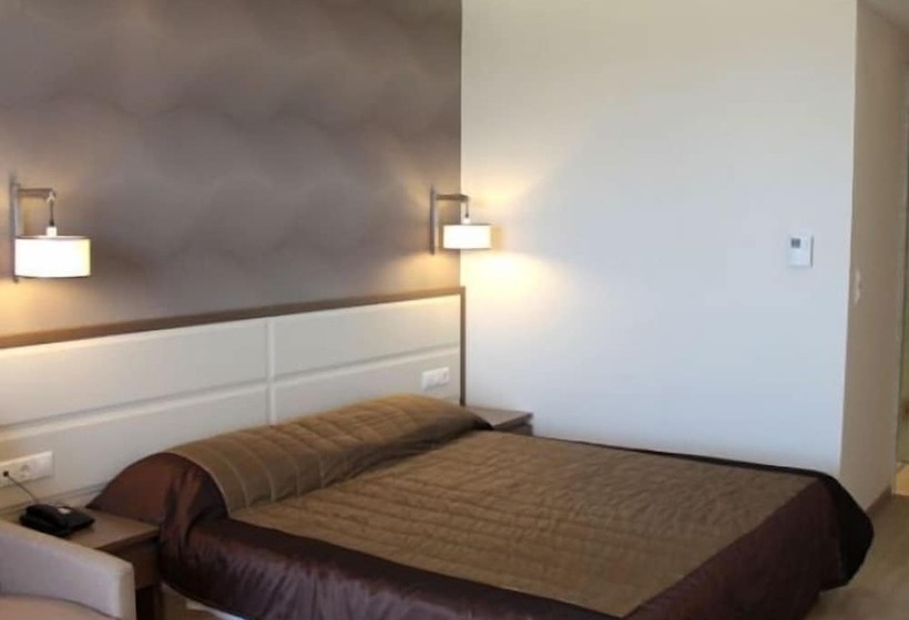 חדר משפחתי נוף לים, Cosmopolitan