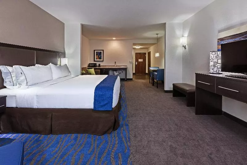 キングサイズベッドのスイートルーム, Holiday Inn Express & Suites Glenpool Tulsa South By Ihg