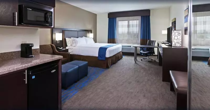 デラックススイート, Holiday Inn Express & Suites Glenpool Tulsa South By Ihg