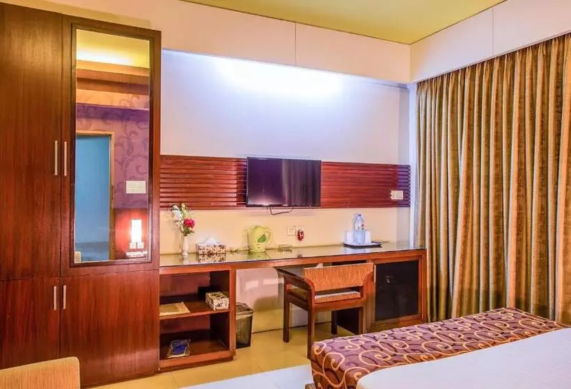 اتاق لوکس با بالکن, La Villa Western By Sea Pearl Beach Resort & Spa
