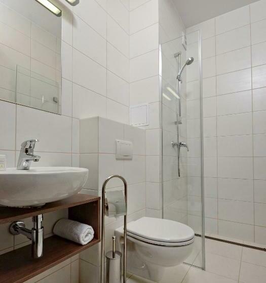 חדר סטנדרט יחיד, Maraton