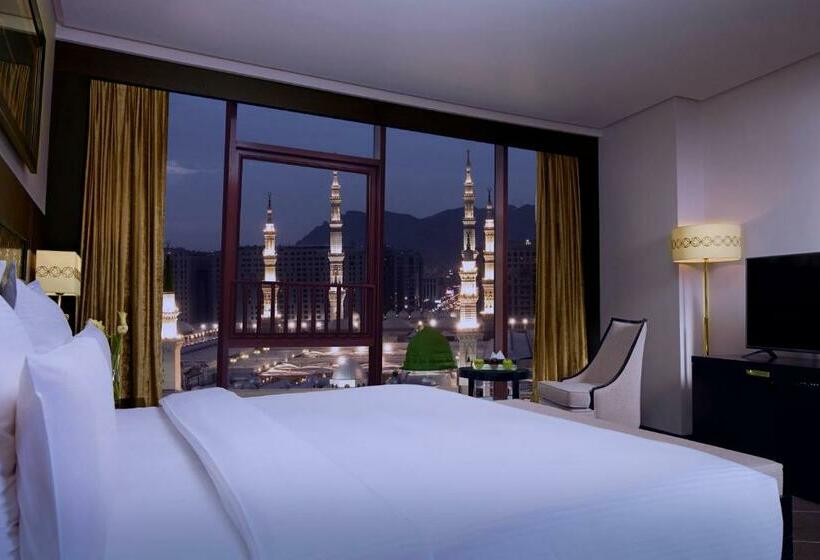 带观景和大床的豪华房间, Pullman Zamzam Madina