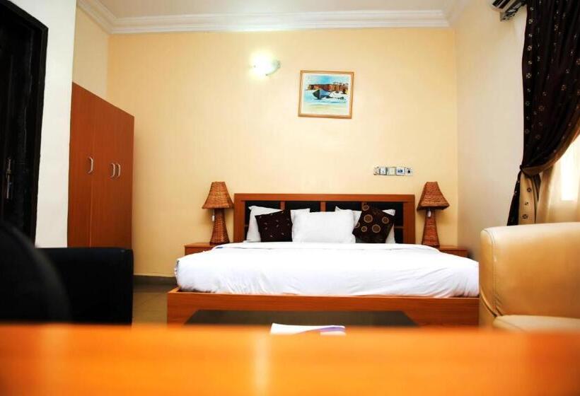 اتاق لوکس با تخت بزرگ, Western Dreams