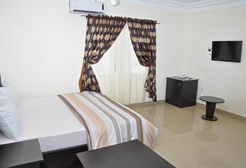 اتاق لوکس خانوادگی, Western Dreams