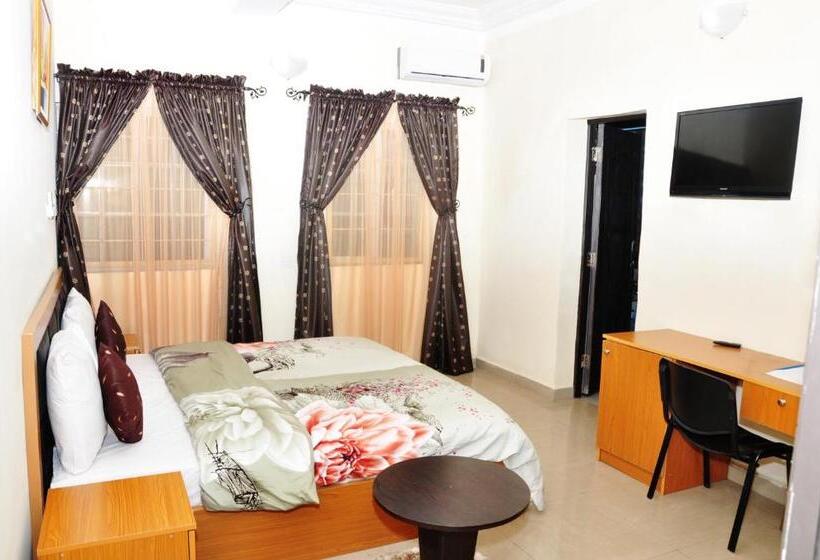 اتاق لوکس خانوادگی, Western Dreams