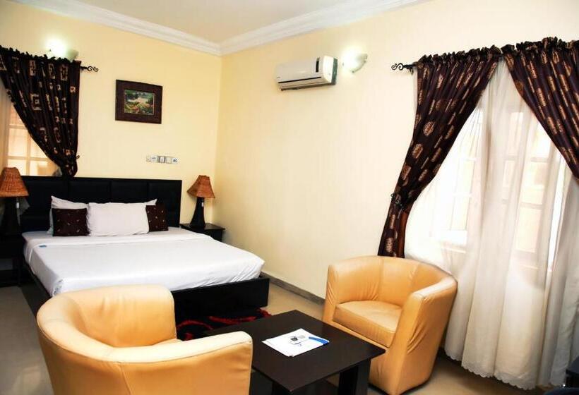 اتاق سوپریور خانوادگی, Western Dreams