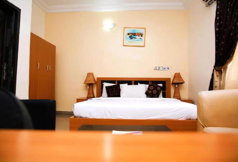 اتاق لوکس با تخت بزرگ, Western Dreams