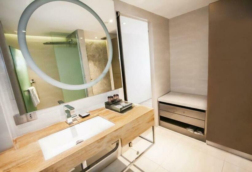 اتاق اجرایی, Xyz