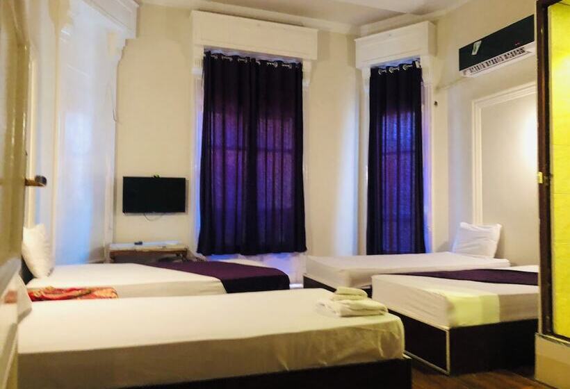 اتاق لوکس سه تخته, Mesho Inn Hostel