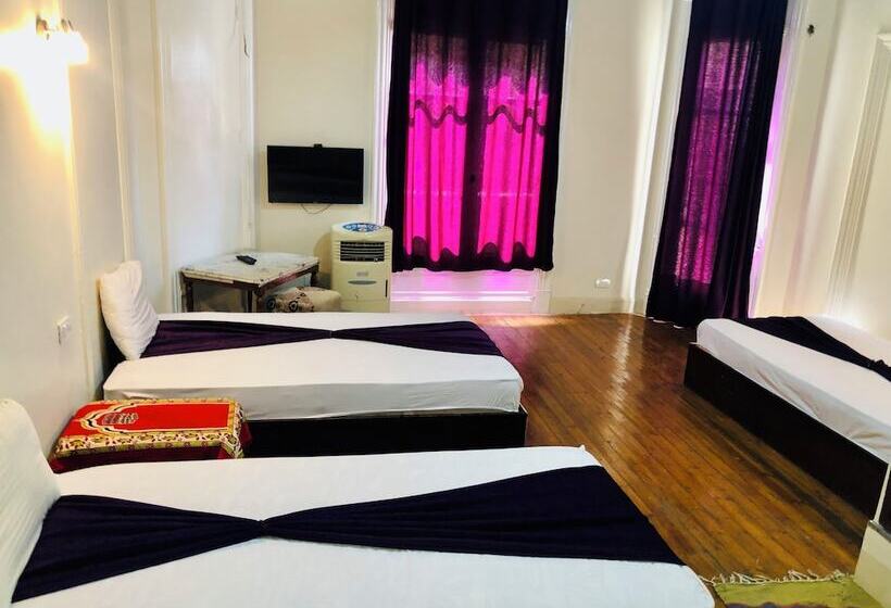 اتاق لوکس سه تخته, Mesho Inn Hostel