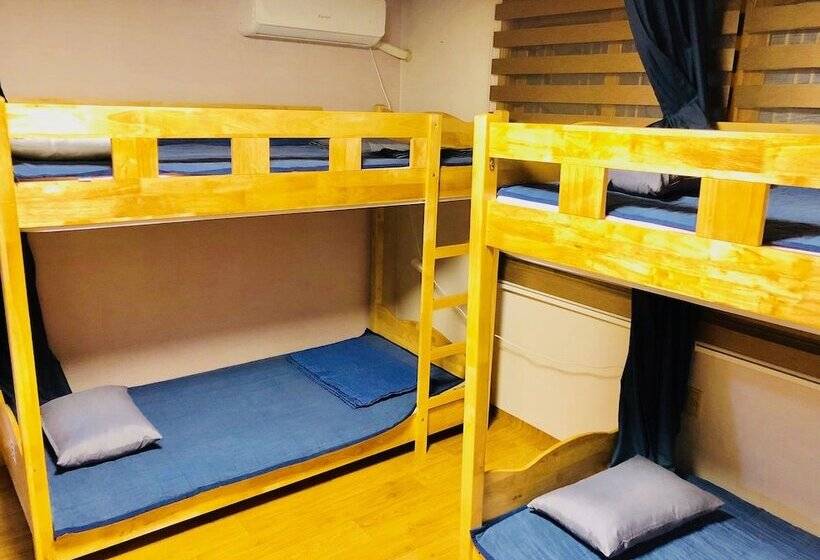 سرير فى غرفة مشتركه, High Street Guest House Hongdae   Hostel