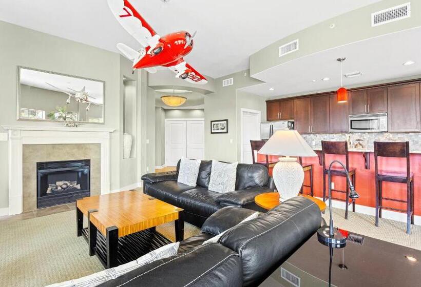 آپارتمان 3 خوابه, The Airplane Hangar