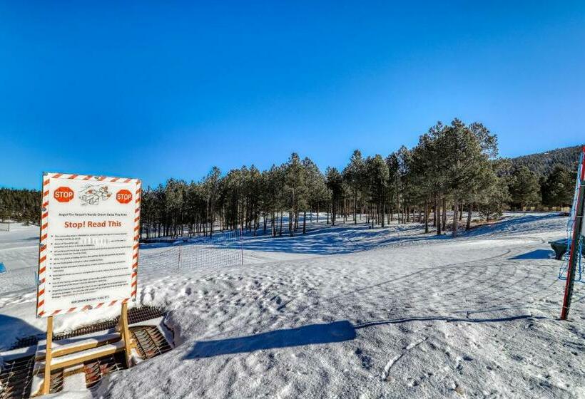 스탠다드 스튜디오, Raven S Nest