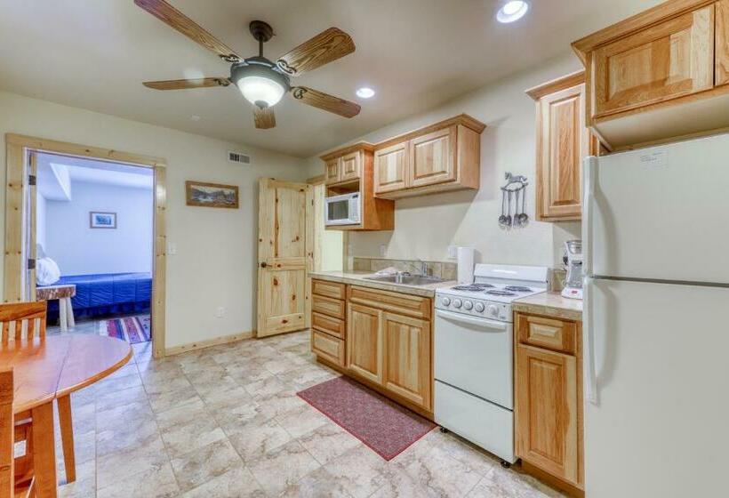 스탠다드 스튜디오, Raven S Nest