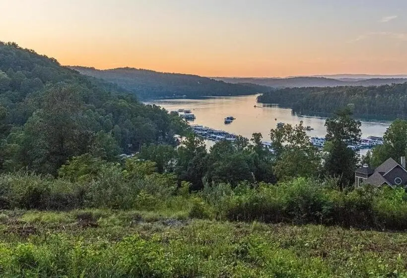 ３ベッドルームアパートメント, Bend Of The River