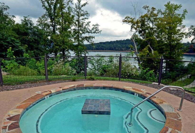 شقة 3 غرف, Bend Of The River