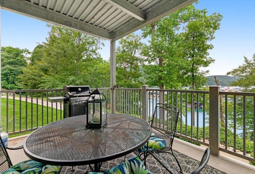 شقة 3 غرف, Bend Of The River