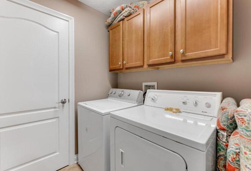 شقة 3 غرف, Bend Of The River