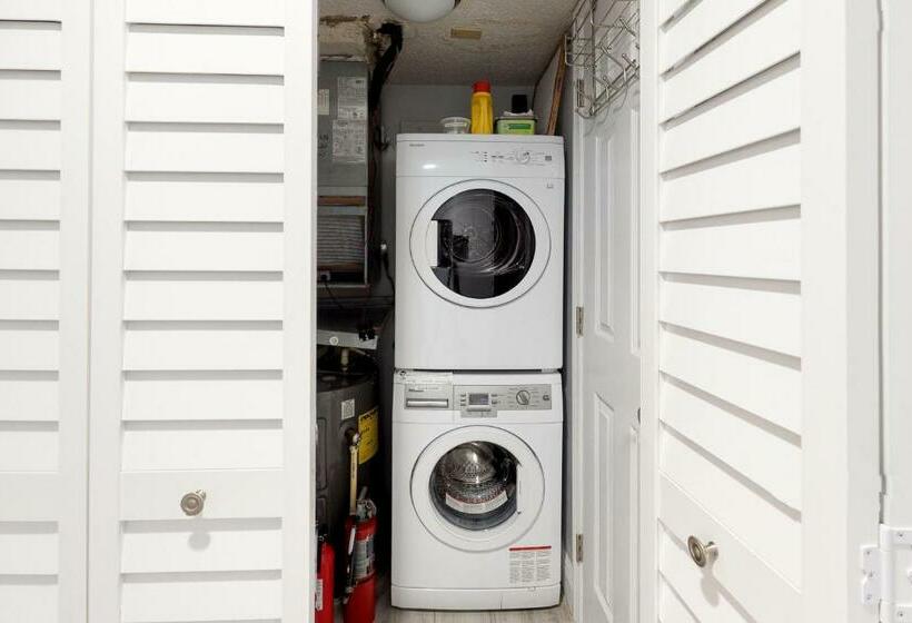 带2个卧室的公寓, Southpoint #303