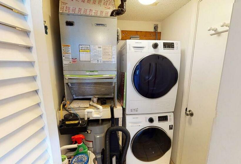 带2个卧室的公寓, Southpoint #303