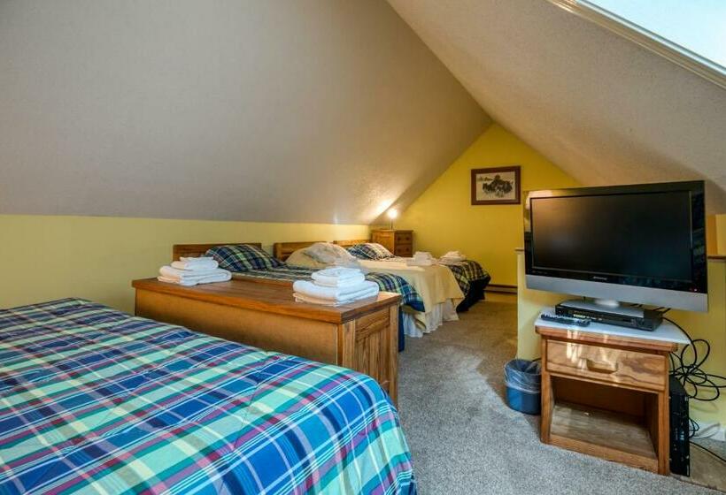 침실 3개 아파트, 38 Kandahar Lane