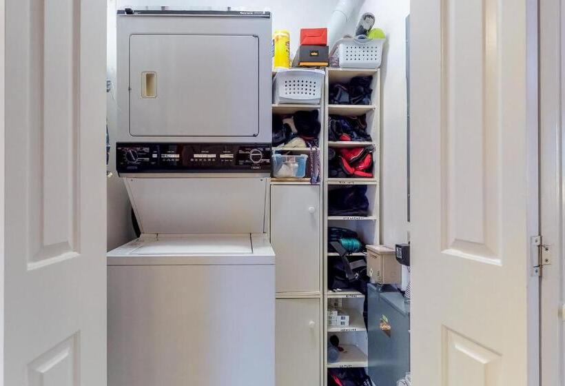 침실 3개 아파트, 38 Kandahar Lane