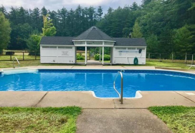 침실 3개 아파트, 38 Kandahar Lane