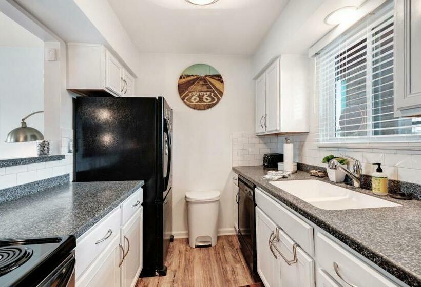 آپارتمان 1 خوابه, Nash Vegas Oasis