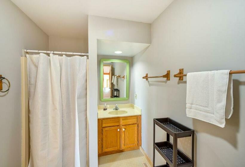 شقة غرفة واحدة, Dolphin Watch Avon 413