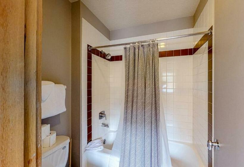 2ベッドルームアパートメント, Montezuma Magic