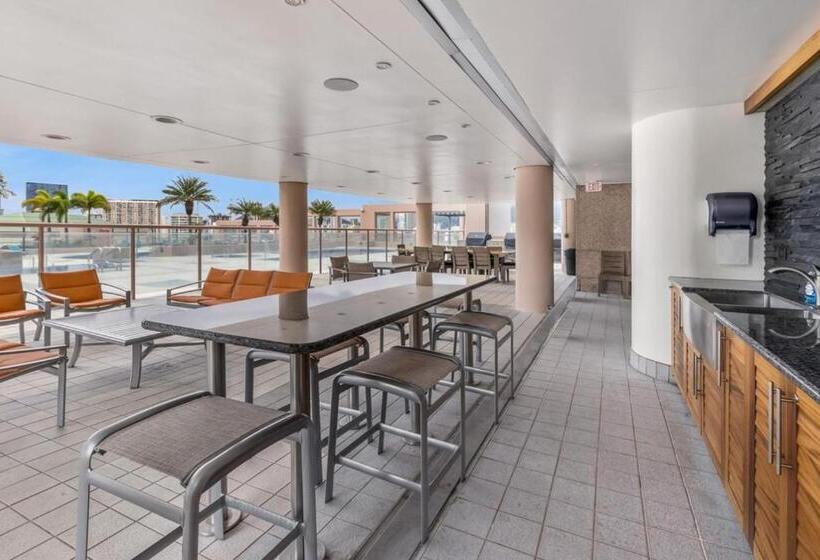 דירת שני חדרים, The Landmark #2705