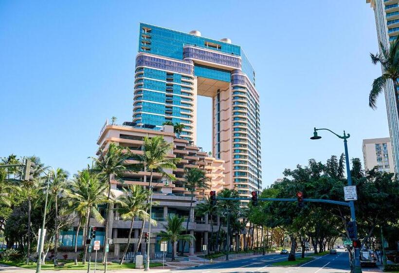 דירת שני חדרים, The Landmark #2705