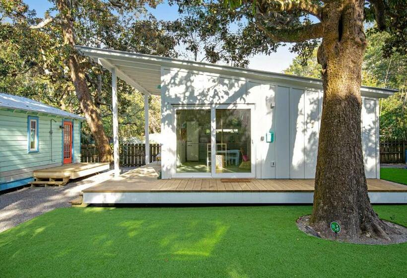 スタンダードスタジオ, The Other Place Cottage C