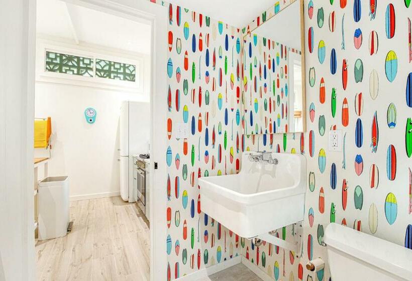 スタンダードスタジオ, The Other Place Cottage C