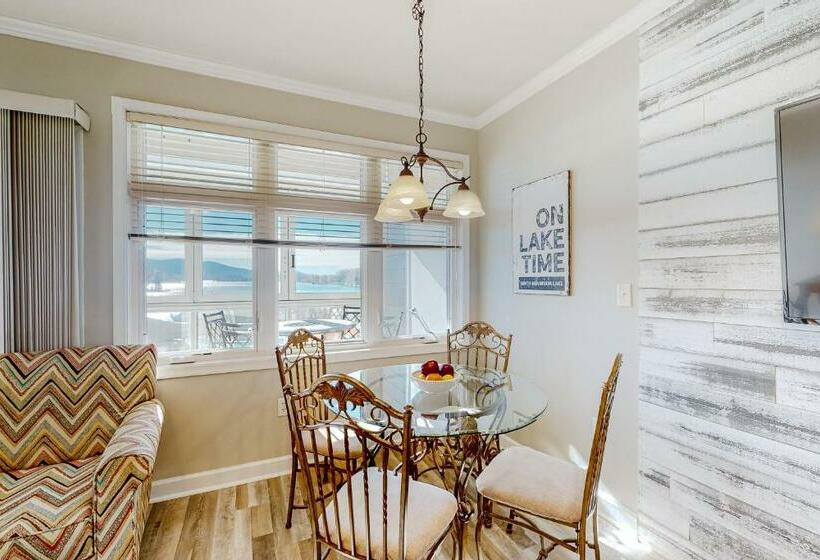 דירת שני חדרים, The View  Unit 317