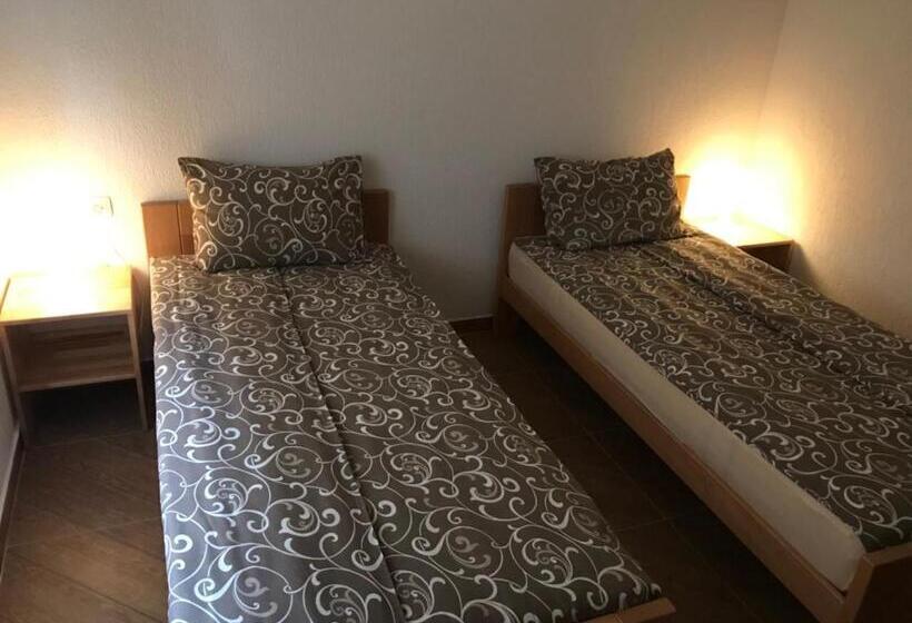 اتاق استاندارد سه نفره, Becar Pyramid Rooms