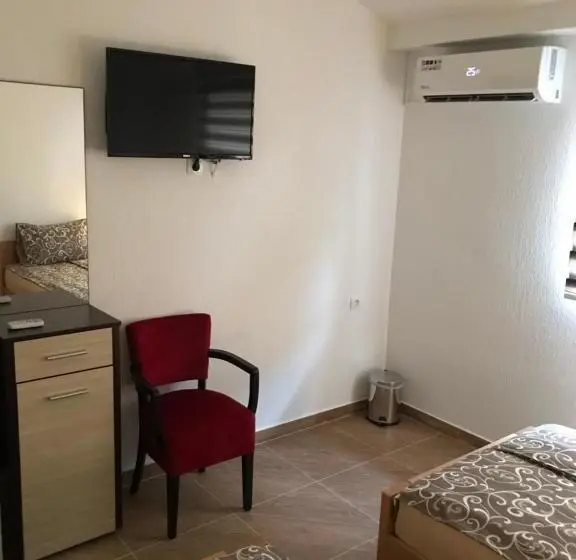 اتاق استاندارد سه نفره, Becar Pyramid Rooms
