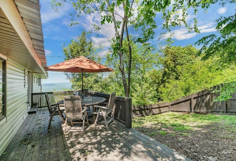 منزل 3 غرف نوم, Peach Bluff House