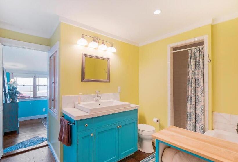 منزل 3 غرف نوم, Peach Bluff House