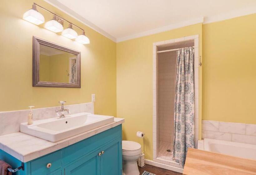 منزل 3 غرف نوم, Peach Bluff House