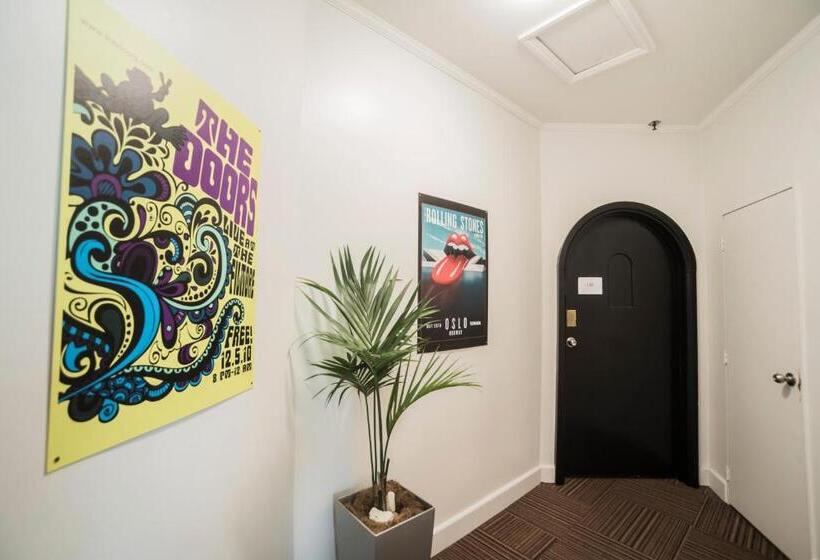 غرفة قياسية ثلاثية, Albion Of Auckland